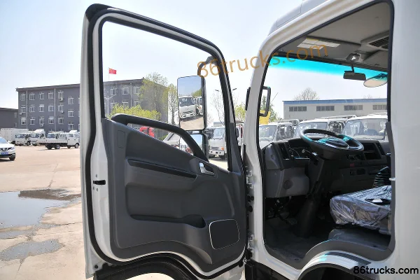 JAC Shuailing Q6 Mountain Edition 141hp 4X2(6 wheels) 3.85m Semi-row Stake Light Truck Cab (1) | 86Trucks