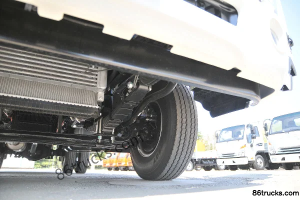 JAC Shuailing Q6 Mountain Edition 141hp 4X2(6 wheels) 3.85m Semi-row Stake Light Truck Chassis (3) | 86Trucks