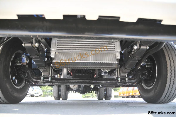 JAC Shuailing Q6 Mountain Edition 141hp 4X2(6 wheels) 3.85m Semi-row Stake Light Truck Chassis (1) | 86Trucks