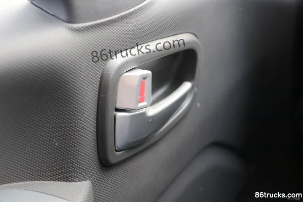 Foton Aumark S3-Series 131hp 4X2(6 wheels) 4.04m refrigerated truck (Hongyu Brand) Cab (3) | 86Trucks