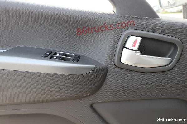 Foton Aumark S3-Series 131hp 4X2(6 wheels) 4.04m refrigerated truck (Hongyu Brand) Cab (2) | 86Trucks