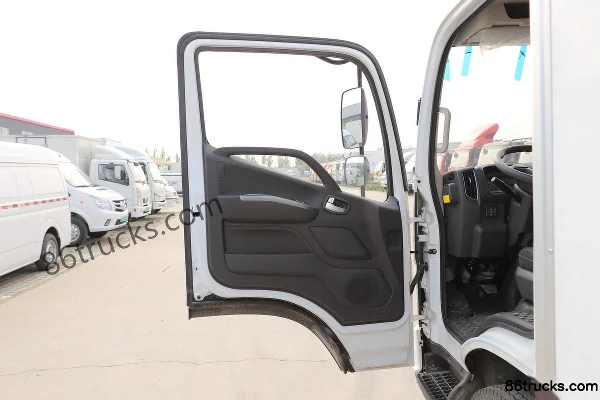 Foton Aumark S3-Series 131hp 4X2(6 wheels) 4.04m refrigerated truck (Hongyu Brand) Cab (1) | 86Trucks