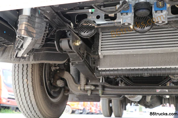 Foton Aumark S3-Series 131hp 4X2(6 wheels) 4.04m refrigerated truck (Hongyu Brand) Chassis (2) | 86Trucks