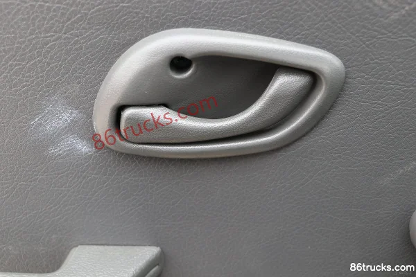 Dongfeng K05S version pratique 88 ch 5 places fourgon 1,2 L Cabine (3) | 86Trucks