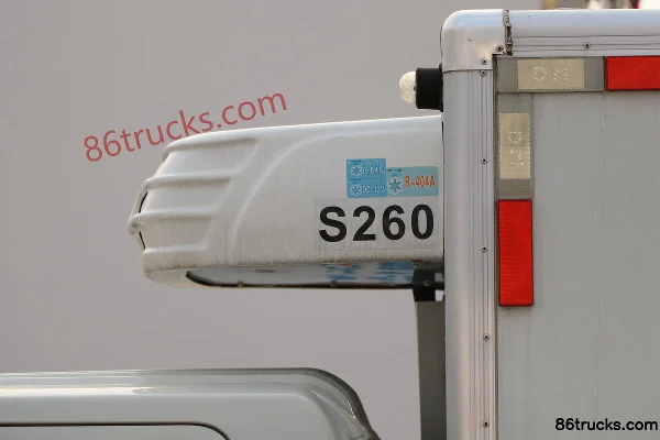 Foton Xiangling 112hp 4X2(6 wheels) 3.08m refrigerated truck Body (1) | 86Trucks