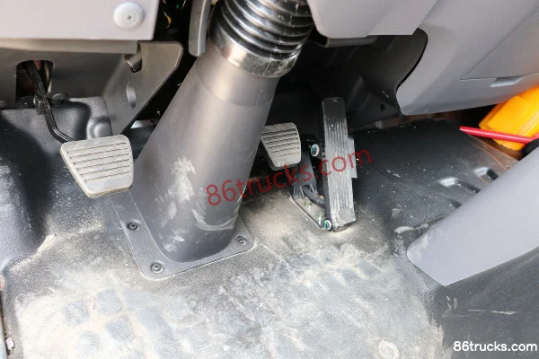 Foton Aoling CTS 143 ch 4X2(6 roues) camion porteur à ridelles 4,8 m cabine demi-avancée (3) | 86Trucks