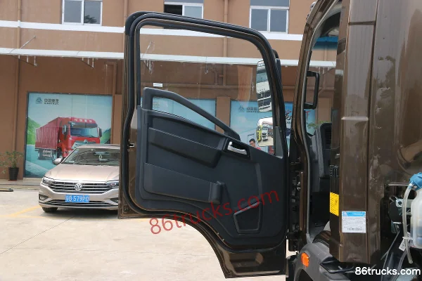 Sinotruk HOWO Wang Series 160hp 4X2(6 wheels) 4.15m Single Row Van Light Truck (8-speed) Cab (1) | 86Trucks