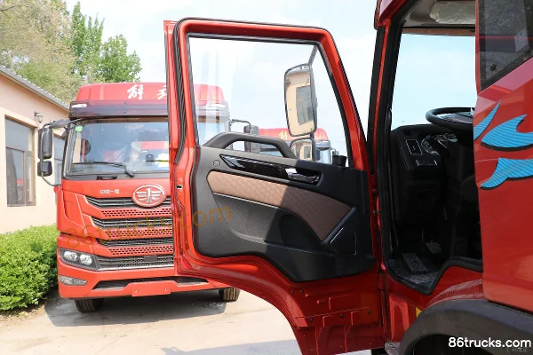 FAW Jiefang Qingdao Long V Medium Truck 180 hp 4X2(6 wheels) 6.75m flatbed cargo truck Cab (1) | 86Trucks