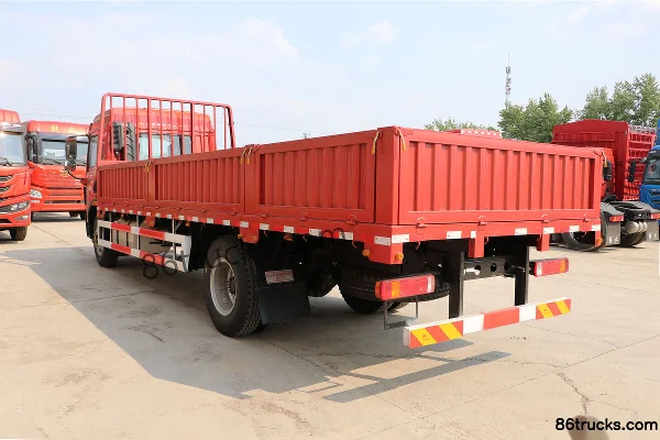 FAW Jiefang Qingdao Long V Medium Truck 180 hp 4X2(6 wheels) 6.75m flatbed cargo truck Body (2) | 86Trucks