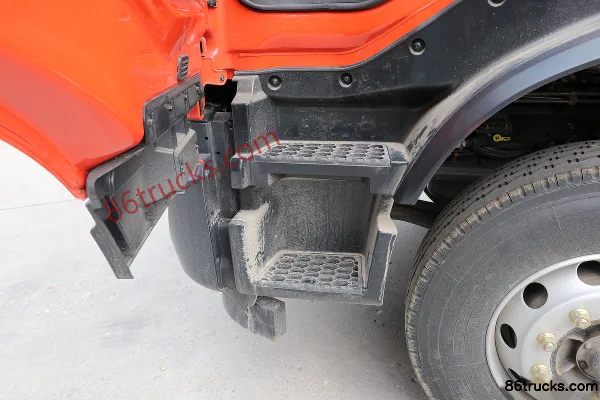 Dongfeng Commercial Vehicle Tianjin KR 260hp 6X2(8 wheels) 7.7m drop-side cargo truck Cab (2) | 86Trucks