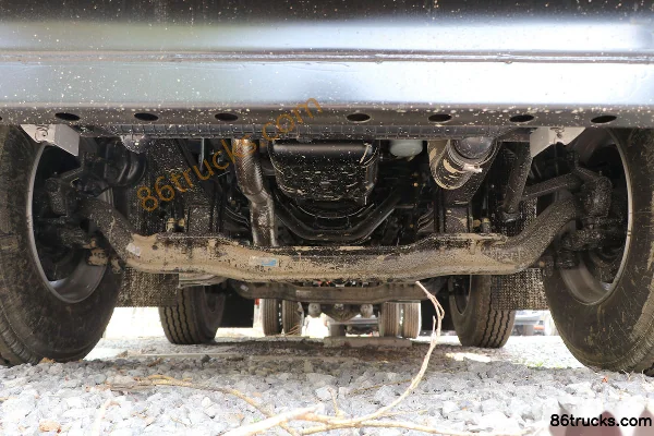 Dongfeng Commercial Vehicle Tianjin KR Medium Truck 245hp 6X2(8 wheels) 9.8m Cargo Truck Chassis (1) | 86Trucks