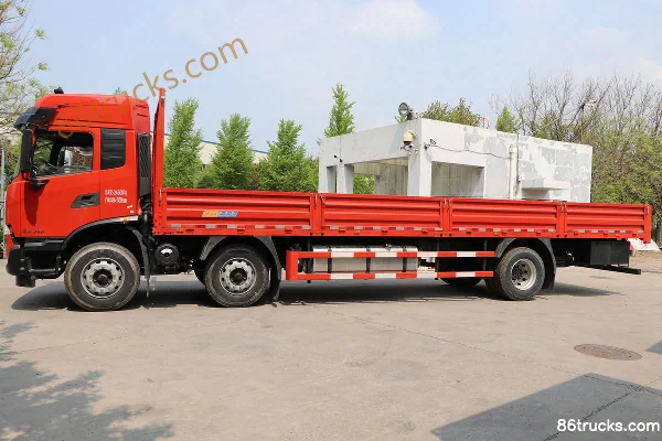 Dongfeng Commercial Vehicle Tianjin KR Medium Truck 245hp 6X2(8 wheels) 9.8m Cargo Truck Body (1) | 86Trucks