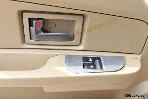 Dongfeng C35 112hp 1.5L enclosed van truck Cab (2) | 86Trucks