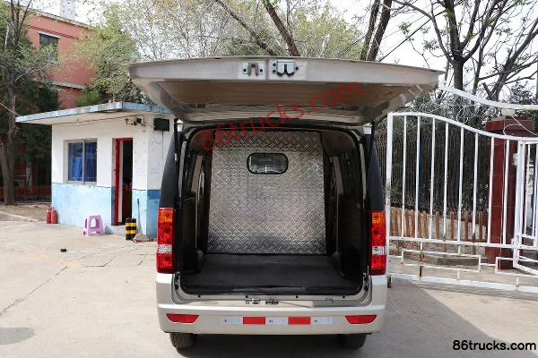 Dongfeng C35 112hp 1.5L enclosed van truck Body (3) | 86Trucks