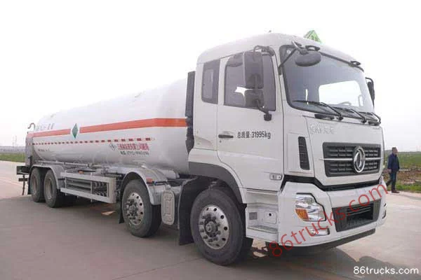 Dongfeng Commercial Vehicle Dongfeng Tianlong liquid transport truck