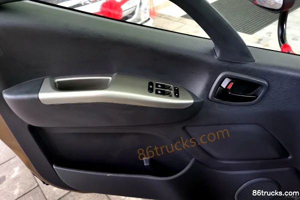 Foton Aoling Grand Frelon 210ch 4X2(6 roues) Camion porteur à ridelles 6,8 m cabine demi-avancée (toit surélevé) (1) | 86Trucks