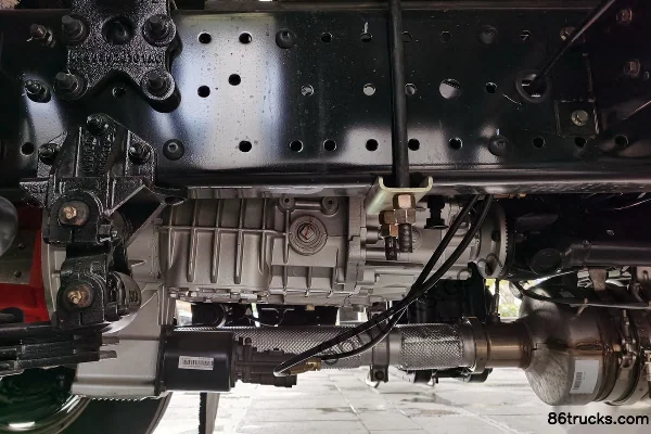 Foton Aoling Grand Frelon 210ch 4X2(6 roues) Camion porteur à ridelles 6,8 m cabine demi-avancée (toit surélevé) Châssis (2) | 86Trucks