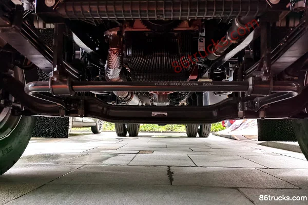 Foton Aoling Grand Frelon 210ch 4X2(6 roues) Camion porteur à ridelles 6,8 m cabine demi-avancée (toit surélevé) Châssis (1) | 86Trucks
