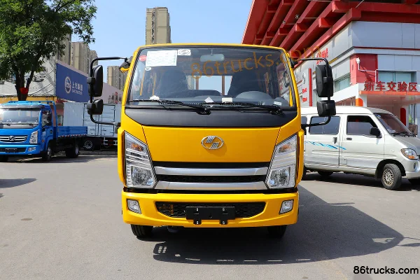Yuejin Fuyun X100-28 102 hp 4X2(6 wheels) 2.65m Double Row Stake Truck Exterior (2) | 86Trucks