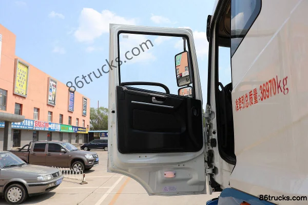 Hualing Hanma H7 Heavy Truck 6X4(10 wheels) Electric Tractor Truck 281.46 kWh Cab (1) | 86Trucks