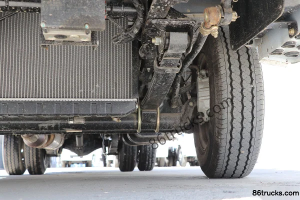 Yuejin Fuxing S50 1,5 L 113 ch 4X2(6 roues) 3,62 m petit camion fourgon monoplace Châssis (3) | 86Trucks