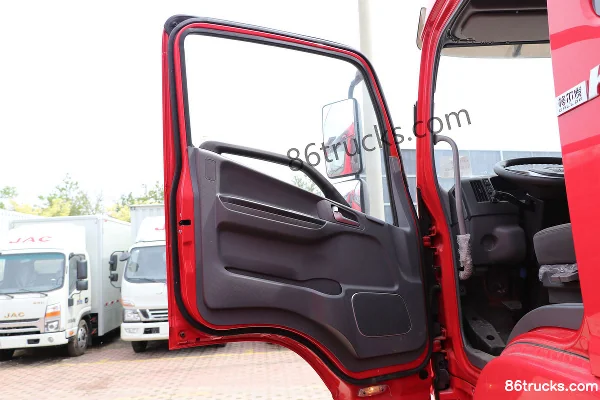 JAC Gallop K6L II Medium Truck 200 hp 4X2(6 wheels) 6.8m Stake Truck Cab (1) | 86Trucks