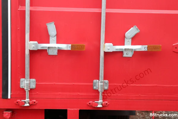 JAC Gallop K6L II Medium Truck 200 hp 4X2(6 wheels) 6.8m Stake Truck Body (3) | 86Trucks