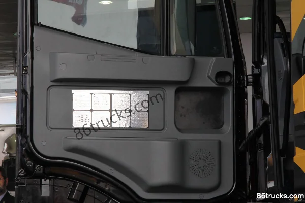Hongyan Genlyon S100 Heavy Truck 480 hp 6X4(10 wheels) Tractor Truck (SAIC Fiat Powertrain Hongyan C13) Cab (2) | 86Trucks