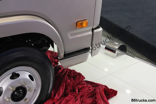 Yuejin Ouka K301-33 125 ch 4X2(6 roues) camion léger fourgon 4,2 m cabine simple Châssis (2) | 86Trucks