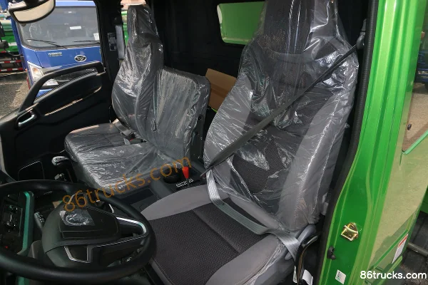 Sinotruk Lishi 220hp 6X2(8 wheels) 6m dump truck (China VI)(hydraulic retarder) Cab (3) | 86Trucks