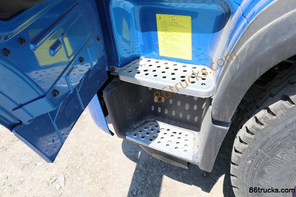 FAW Jiefang Qingdao Long V medium truck 2.0 Edition 220 hp 4X2(6 wheels) 6.75m stake cargo truck (China VI) Cab (2) | 86Trucks