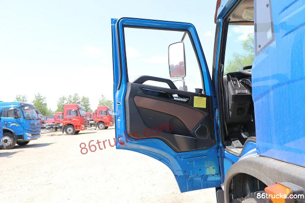 FAW Jiefang Qingdao Long V medium truck 2.0 Edition 220 hp 4X2(6 wheels) 6.75m stake cargo truck (China VI) Cab (1) | 86Trucks