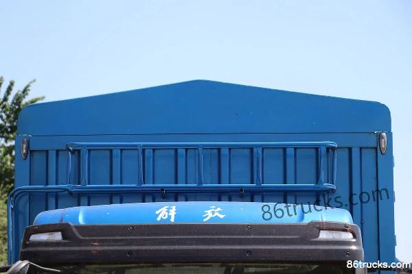 FAW Jiefang Qingdao Long V medium truck 2.0 Edition 220 hp 4X2(6 wheels) 6.75m stake cargo truck (China VI) Body (1) | 86Trucks