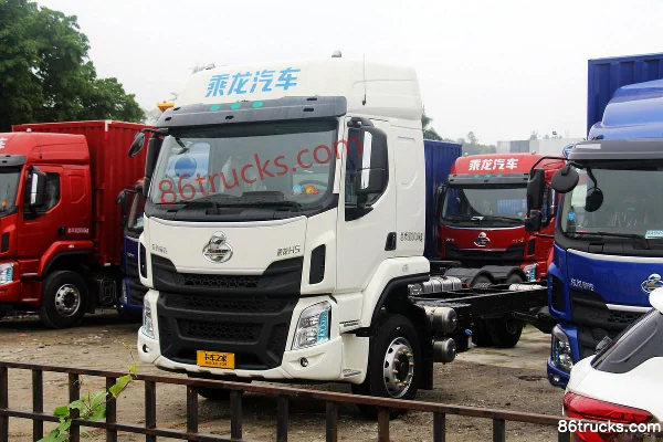 Dongfeng Liuqi Chenglong H5 Medium Truck 220 hp 4X2(6 wheels) 9.7m Van Cargo Truck Exterior (3) | 86Trucks