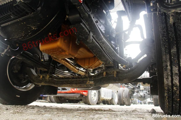 Dongfeng Liuqi Chenglong H5 Medium Truck 220 hp 4X2(6 wheels) 9.7m Van Cargo Truck Chassis (3) | 86Trucks