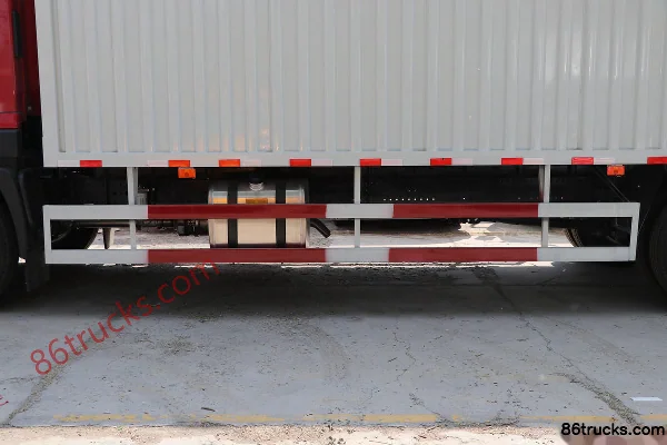 Foton Auhang R Series 190 hp 4X2(6 wheels) 8.1m Van Cargo Truck (8-speed) (China VI) Chassis (3) | 86Trucks