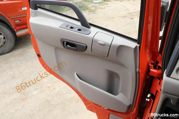 Dongfeng Commercial Vehicle Tianjin VR 180 ch 4X2(6 roues) camion plateau Cabine (3) | 86Trucks