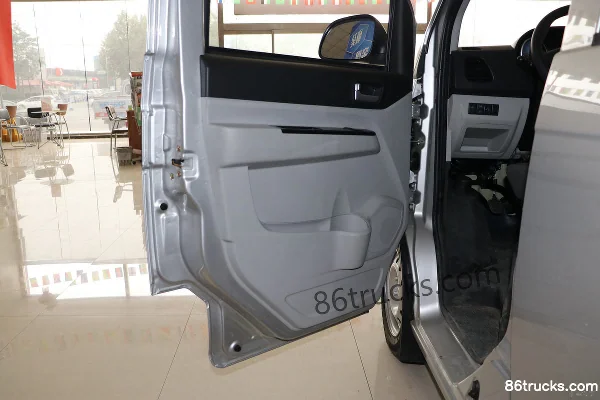 Kairui Youjin version pratique 1,5 L 116 ch 4X2(6 roues) essence camion plateau double cabine 2,5 m micro camion (China VI) (1) | 86Trucks