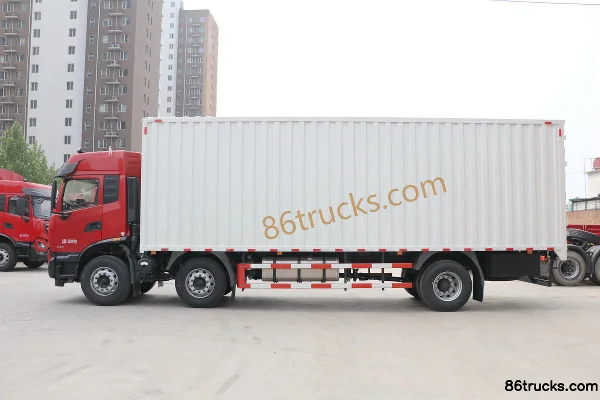 Dongfeng Tianjin KR 7.5L Diesel 300 hp 6X2(8 wheels) Fast Gear 9-Speed 8.6m Box Cargo Truck Exterior (3) | 86Trucks