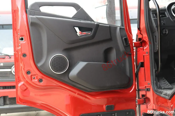 Dongfeng Tianjin KR 7.5L Diesel 300 hp 6X2(8 wheels) Fast Gear 9-Speed 8.6m Box Cargo Truck Cab (2) | 86Trucks