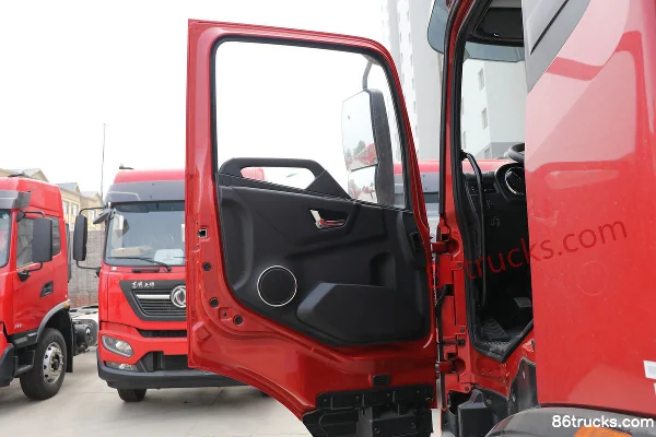 Dongfeng Tianjin KR 7.5L Diesel 300 hp 6X2(8 wheels) Fast Gear 9-Speed 8.6m Box Cargo Truck Cab (1) | 86Trucks