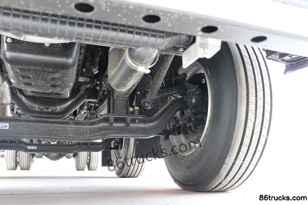 Dongfeng Tianjin KR 7.5L Diesel 300 hp 6X2(8 wheels) Fast Gear 9-Speed 8.6m Box Cargo Truck Chassis (3) | 86Trucks