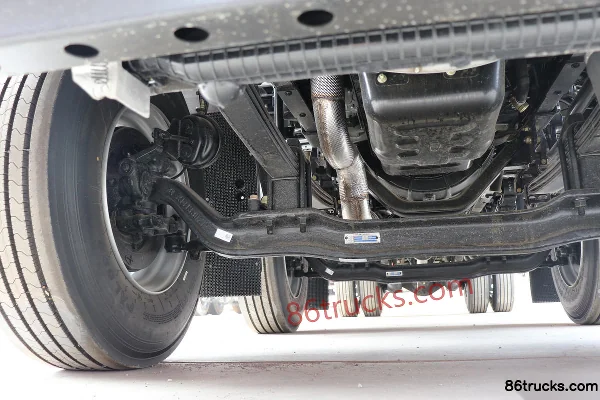 Dongfeng Tianjin KR 7.5L Diesel 300 hp 6X2(8 wheels) Fast Gear 9-Speed 8.6m Box Cargo Truck Chassis (2) | 86Trucks