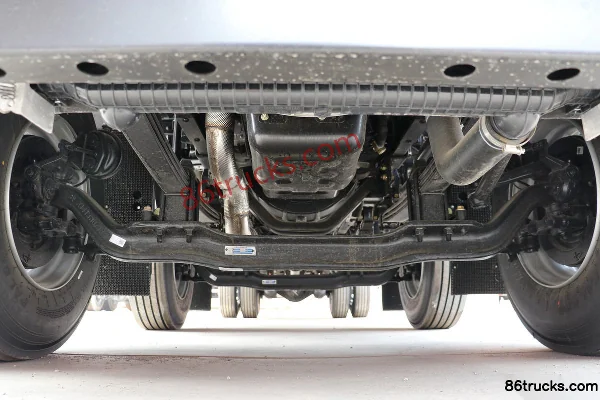Dongfeng Tianjin KR 7.5L Diesel 300 hp 6X2(8 wheels) Fast Gear 9-Speed 8.6m Box Cargo Truck Chassis (1) | 86Trucks