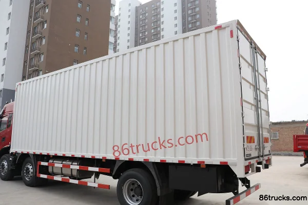 Dongfeng Tianjin KR 7.5L Diesel 300 hp 6X2(8 wheels) Fast Gear 9-Speed 8.6m Box Cargo Truck Body (2) | 86Trucks