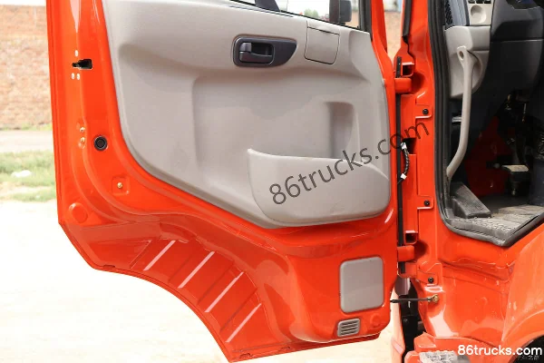 Dongfeng Commercial Vehicle Tianjin VR medium truck 2019 model 160 hp 4X2(6 wheels) 6.2 m semi-enclosed flatbed cargo truck Cab (3) | 86Truc