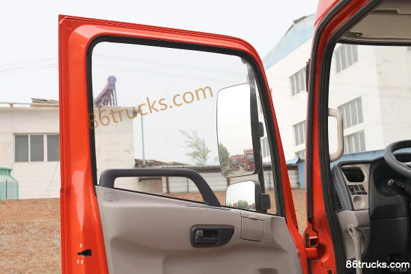 Dongfeng Commercial Vehicle Tianjin VR medium truck 2019 model 160 hp 4X2(6 wheels) 6.2 m semi-enclosed flatbed cargo truck Cab (2) | 86Truc