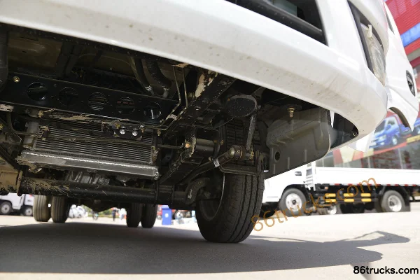 Dongfeng T5 1.6L 122 hp 4X2(6 wheels) Gasoline 2.99m Double Row Stake Truck (China VI) Chassis (3) | 86Trucks