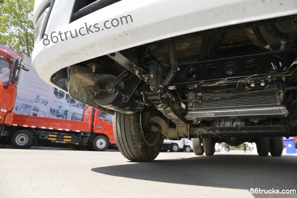 Dongfeng T5 1.6L 122 hp 4X2(6 wheels) Gasoline 2.99m Double Row Stake Truck (China VI) Chassis (2) | 86Trucks
