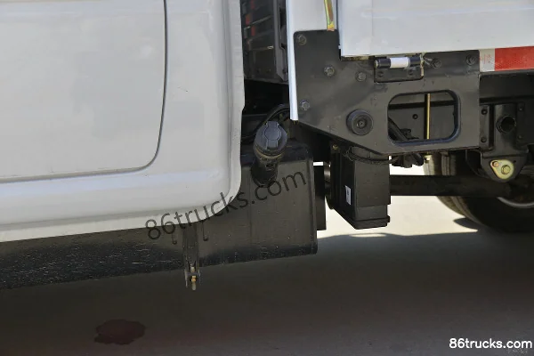 Dongfeng T5 1.6L 122 hp 4X2(6 wheels) Gasoline 2.99m Double Row Stake Truck (China VI) Body (3) | 86Trucks